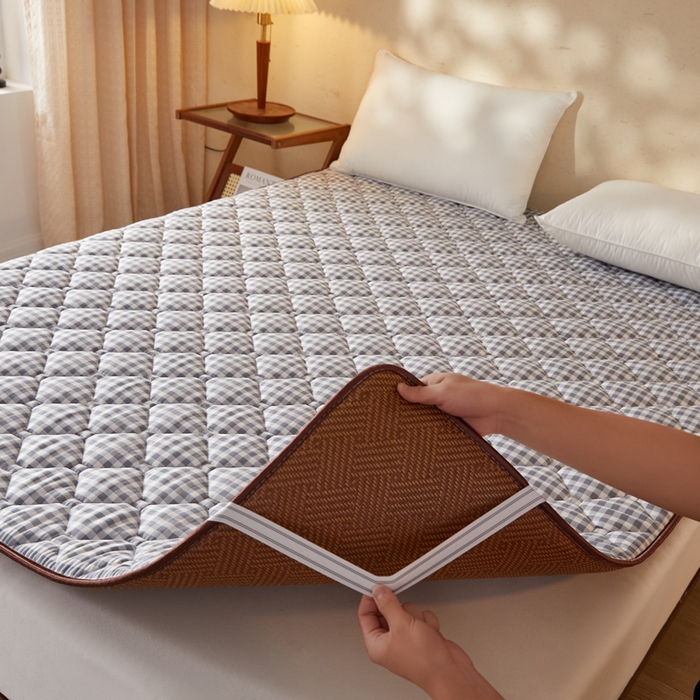 91家纺网 家纺一手货源 找家纺 （总）迪乐妮 2025新款双面可用 冰藤夹棉床褥-大床款