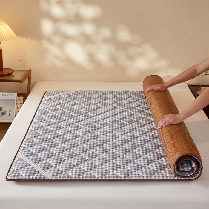 91家纺网 家纺一手货源 找家纺 （总）迪乐妮 2025新款双面可用 冰藤夹棉床褥-大床款