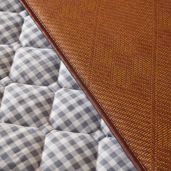 91家纺网 家纺一手货源 找家纺 迪乐妮 2025新款双面可用 冰藤夹棉床褥-大床款 冰藤床褥—灰小格（九宫格）