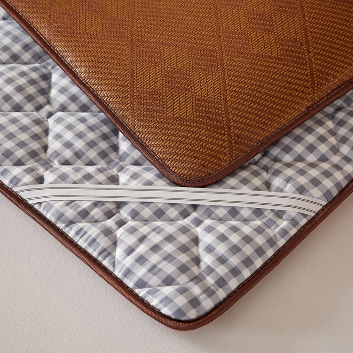 91家纺网 家纺一手货源 找家纺 迪乐妮 2025新款双面可用 冰藤夹棉床褥-大床款 冰藤床褥—灰小格（九宫格）