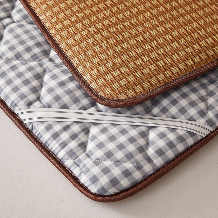 91家纺网 家纺一手货源 找家纺 迪乐妮 2025新款双面可用 冰藤夹棉床褥-大床款 冰藤床褥—灰小格（玉米粒）