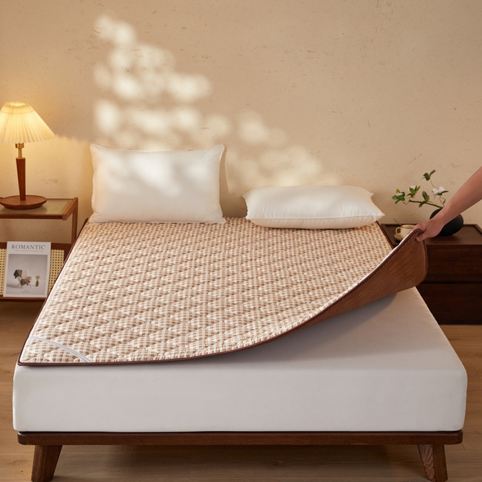 迪乐妮 2025新款双面可用 冰藤夹棉床褥-大床款 冰藤床褥—咖小格（九宫格