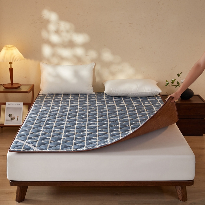 迪乐妮 2025新款双面可用 冰藤夹棉床褥-大床款 冰藤床褥—蓝大格（九宫格）