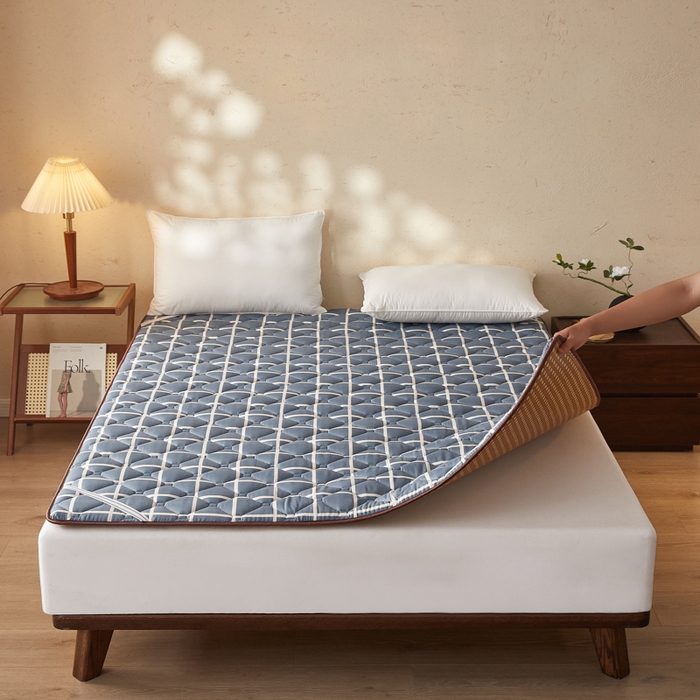 迪乐妮 2025新款双面可用 冰藤夹棉床褥-大床款 冰藤床褥—蓝大格（玉米粒）