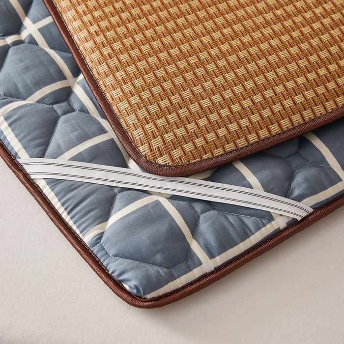 91家纺网 家纺一手货源 找家纺 迪乐妮 2025新款双面可用 冰藤夹棉床褥-大床款 冰藤床褥—蓝大格（玉米粒）