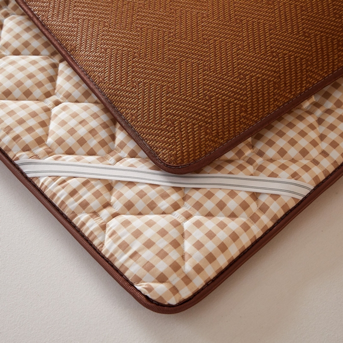 91家纺网 家纺一手货源 找家纺 卡派 2025新款双面可用 冰藤夹棉床褥-大床款 冰藤床褥—咖小格（饼干花）