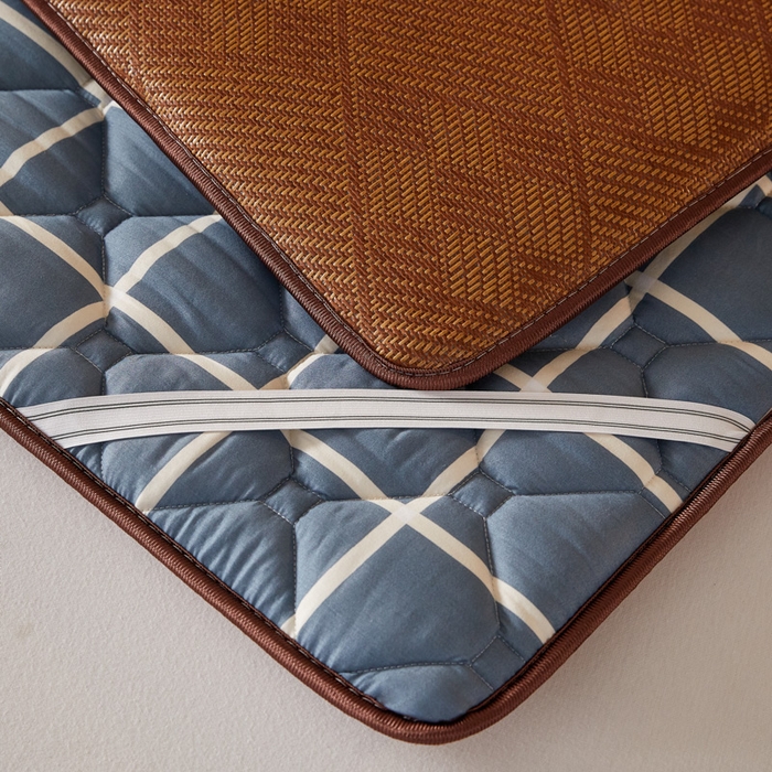 91家纺网 家纺一手货源 找家纺 卡派 2025新款双面可用 冰藤夹棉床褥-大床款 冰藤床褥—蓝大格（九宫格）