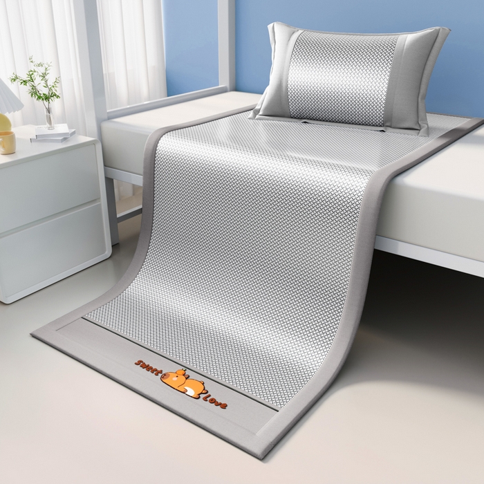 91家纺网 家纺一手货源 找家纺 迪乐妮 2025新款卡皮巴拉 冰藤席-单人床款 灰