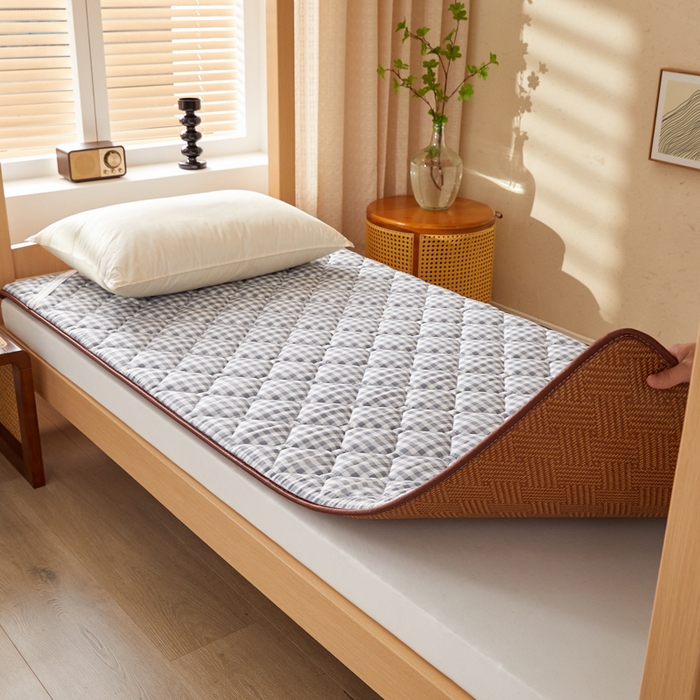 91家纺网 家纺一手货源 找家纺 （总）卡派 2025新款双面可用 冰藤夹棉床褥-单人床款