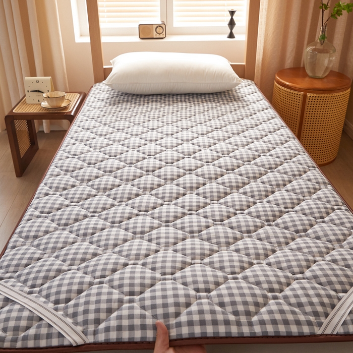 91家纺网 家纺一手货源 找家纺 （总）卡派 2025新款双面可用 冰藤夹棉床褥-单人床款