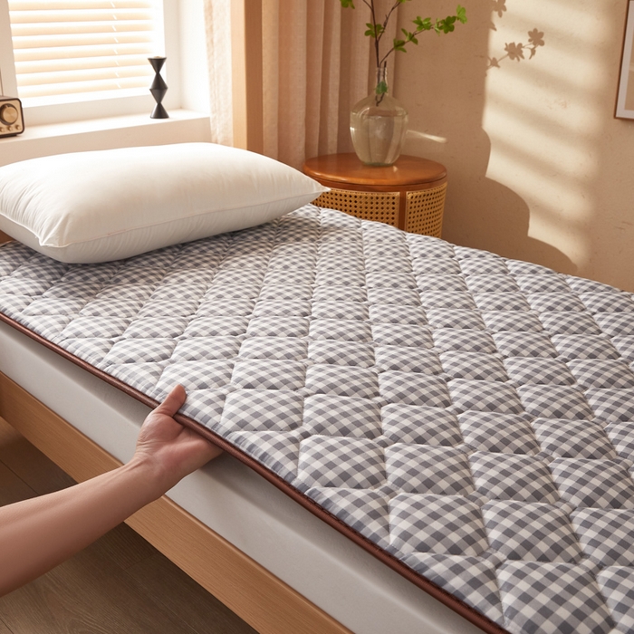 91家纺网 家纺一手货源 找家纺 （总）卡派 2025新款双面可用 冰藤夹棉床褥-单人床款