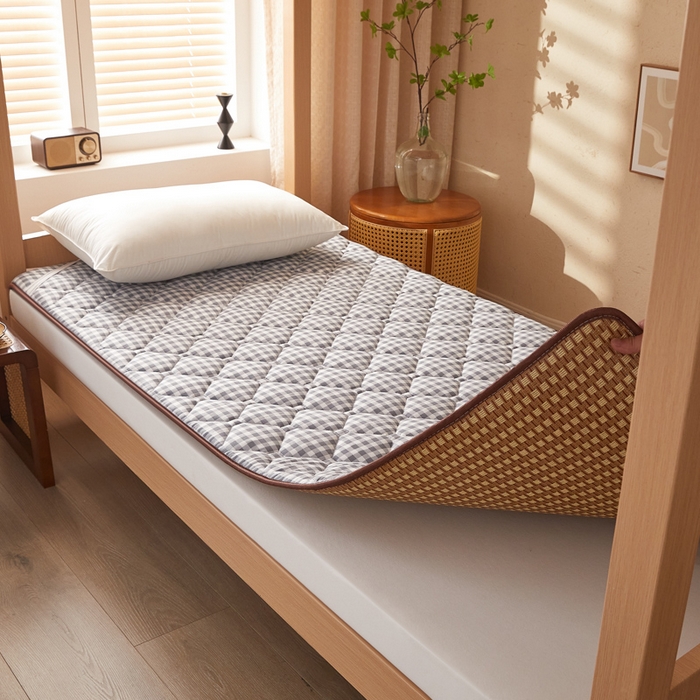 91家纺网 家纺一手货源 找家纺 （总）卡派 2025新款双面可用 冰藤夹棉床褥-单人床款