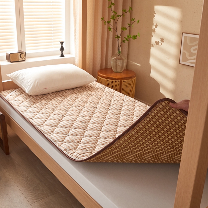 91家纺网 家纺一手货源 找家纺 （总）卡派 2025新款双面可用 冰藤夹棉床褥-单人床款