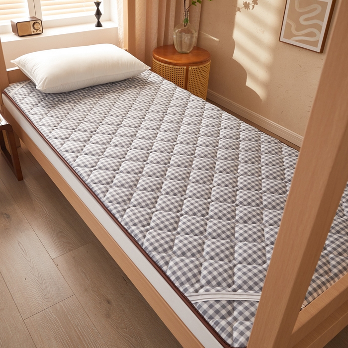 91家纺网 家纺一手货源 找家纺 卡派 2025新款双面可用 冰藤夹棉床褥-单人床款 冰藤床褥-灰小格（玉米粒）1