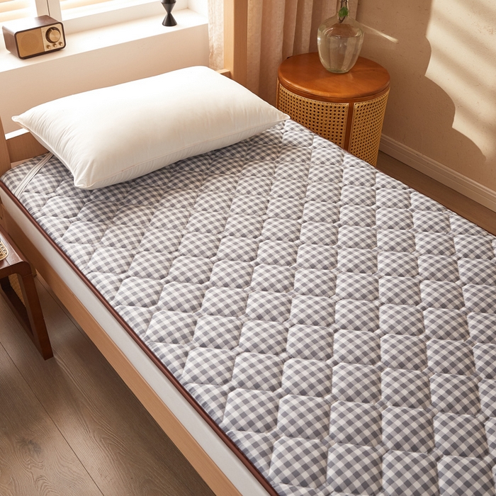 91家纺网 家纺一手货源 找家纺 卡派 2025新款双面可用 冰藤夹棉床褥-单人床款 冰藤床褥-灰小格（玉米粒）1