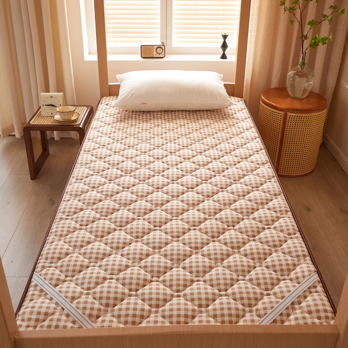 91家纺网 家纺一手货源 找家纺 卡派 2025新款双面可用 冰藤夹棉床褥-单人床款 冰藤床褥-咖小格（玉米粒）