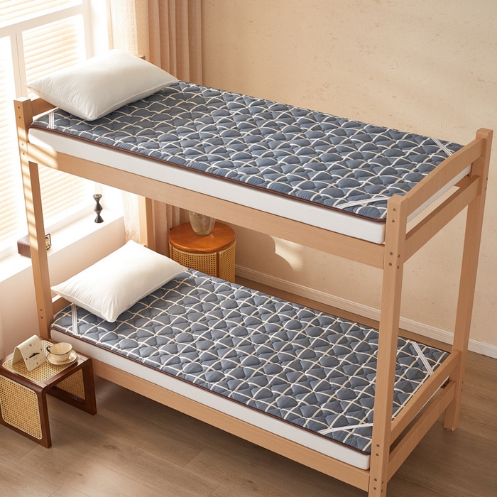 91家纺网 家纺一手货源 找家纺 卡派 2025新款双面可用 冰藤夹棉床褥-单人床款 冰藤床褥-蓝大格（玉米粒）