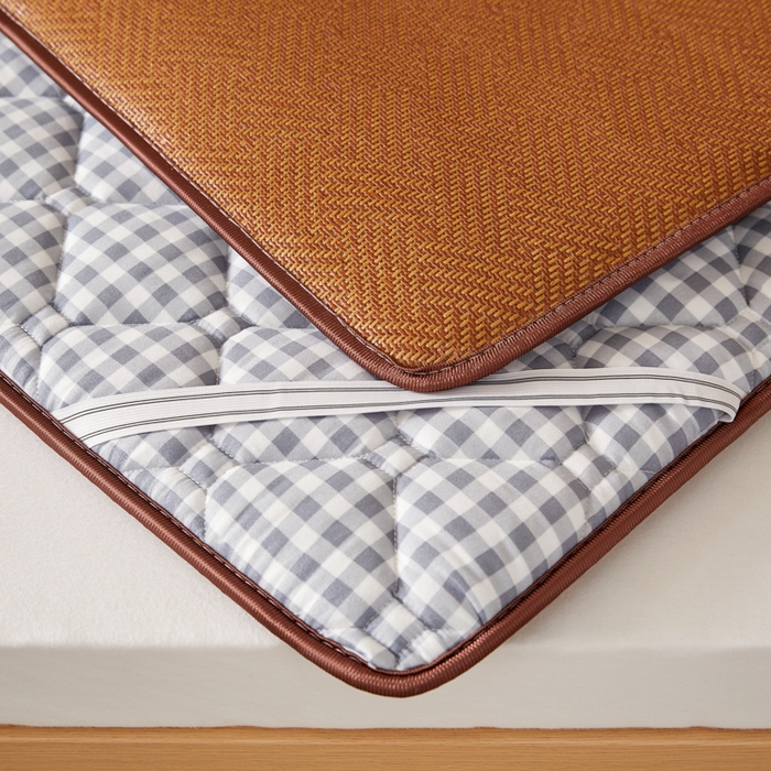 91家纺网 家纺一手货源 找家纺 卡派 2025新款双面可用 冰藤夹棉床褥-单人床款 冰藤床褥—灰小格（饼干花）