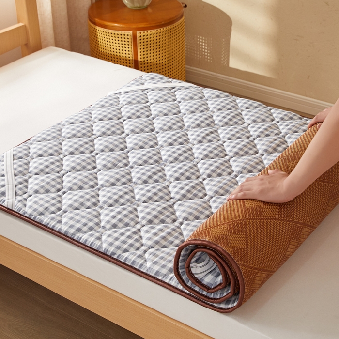 91家纺网 家纺一手货源 找家纺 卡派 2025新款双面可用 冰藤夹棉床褥-单人床款 冰藤床褥—灰小格（九宫格）