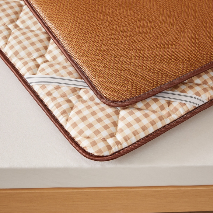 91家纺网 家纺一手货源 找家纺 卡派 2025新款双面可用 冰藤夹棉床褥-单人床款 冰藤床褥—咖小格（饼干花）