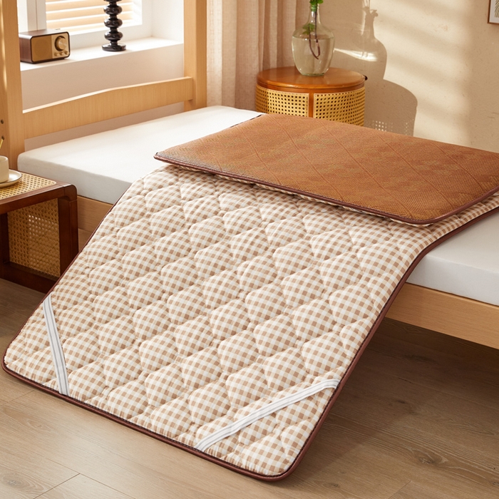 91家纺网 家纺一手货源 找家纺 （总）迪乐妮 2025新款双面可用 冰藤夹棉床褥-单人床款