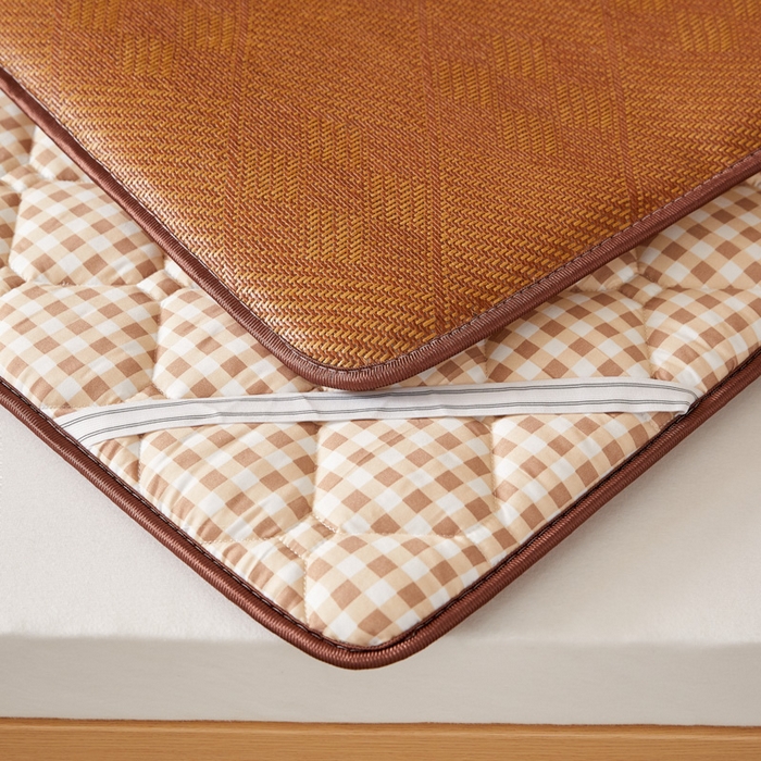 91家纺网 家纺一手货源 找家纺 迪乐妮 2025新款双面可用 冰藤夹棉床褥-单人床款 冰藤床褥—咖小格（九宫格