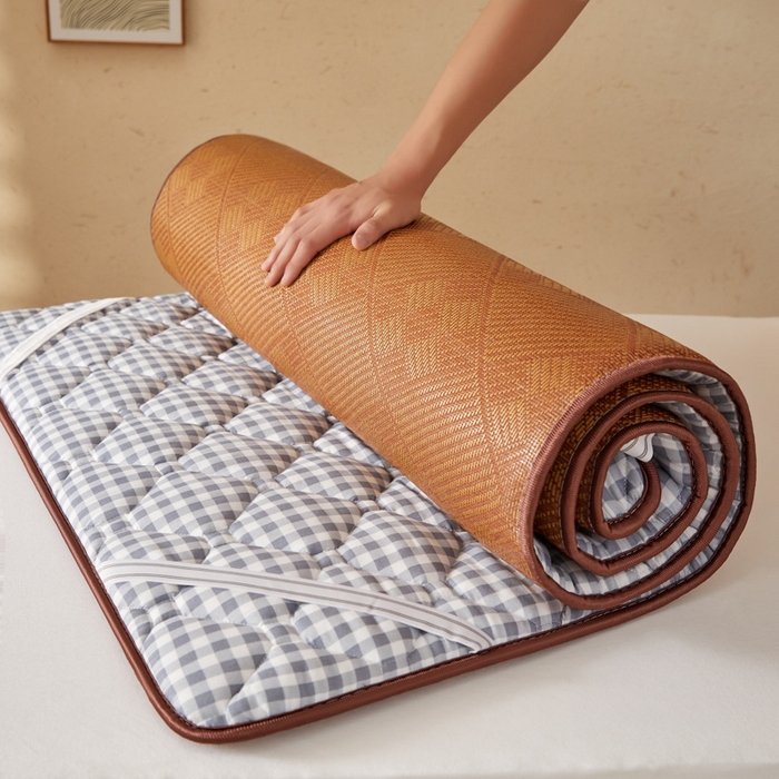 91家纺网 家纺一手货源 找家纺 迪乐妮 2025新款双面可用 冰藤夹棉床褥-单人床款 冰藤床褥—灰小格（九宫格）