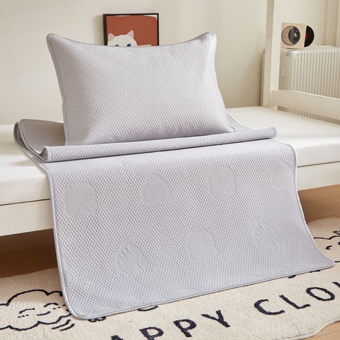 91家纺网 家纺一手货源 找家纺 迪乐妮 2025新款小冰熊豆豆席-单人床款 绅士灰