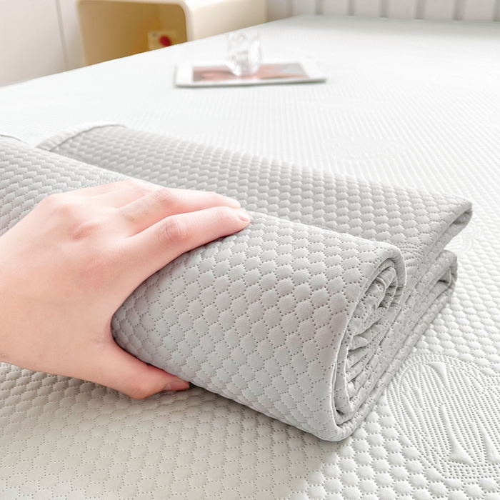 91家纺网 家纺一手货源 找家纺 迪乐妮 2025新款小冰熊豆豆席-单人床款 绅士灰