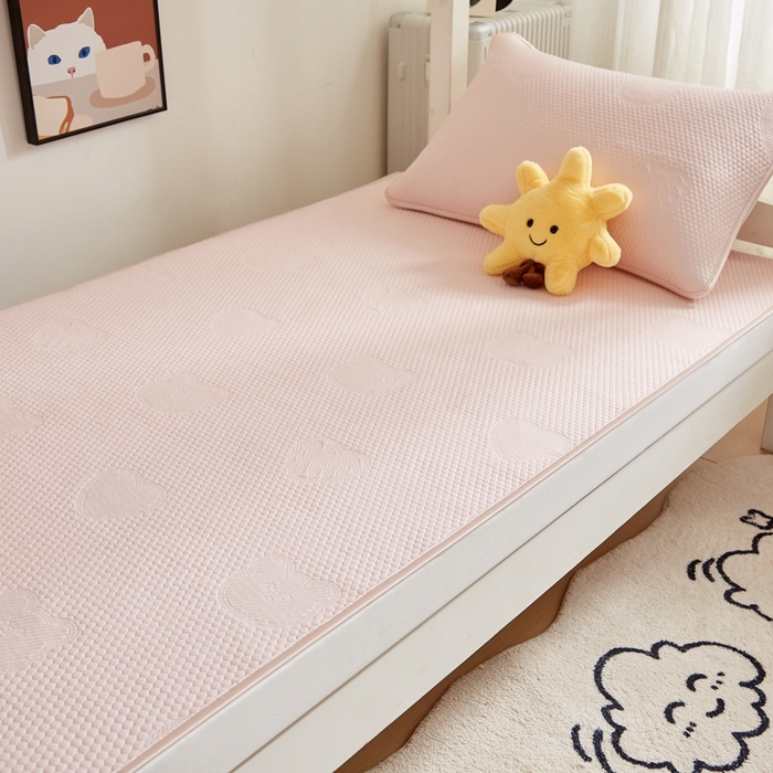 91家纺网 家纺一手货源 找家纺 迪乐妮 2025新款小冰熊豆豆席-单人床款 少女粉