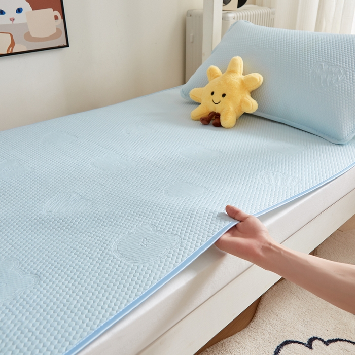 91家纺网 家纺一手货源 找家纺 卡派 2025新款小冰熊豆豆席-单人床款 天空蓝