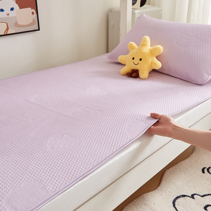 91家纺网 家纺一手货源 找家纺 卡派 2025新款小冰熊豆豆席-单人床款 薰衣紫