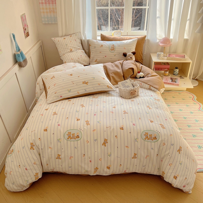 91家纺网 家纺一手货源 找家纺 雅居纺家纺 2025春夏新款全棉纯棉印花四件套 小熊假日