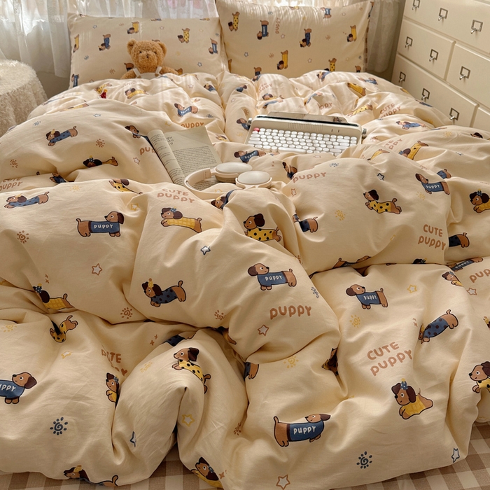 91家纺网 家纺一手货源 找家纺 雅居纺家纺 2025春夏新款全棉纯棉印花四件套 腊肠狗队长