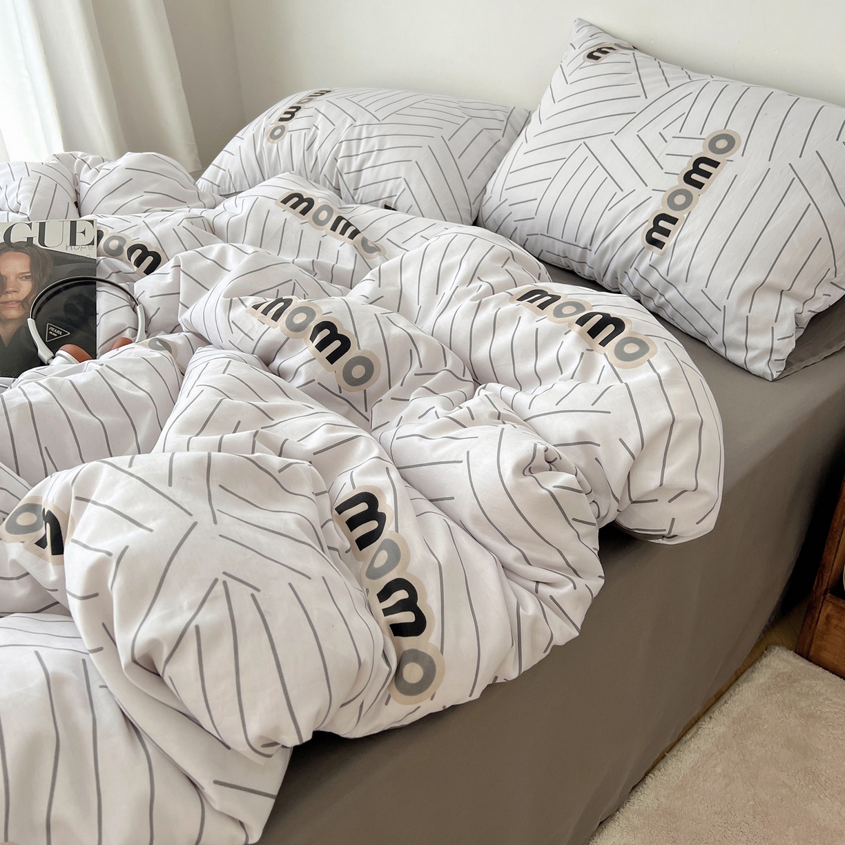 91家纺网 家纺一手货源 找家纺 雅居纺家纺 2025春夏新款全棉纯棉印花四件套 momo简约格