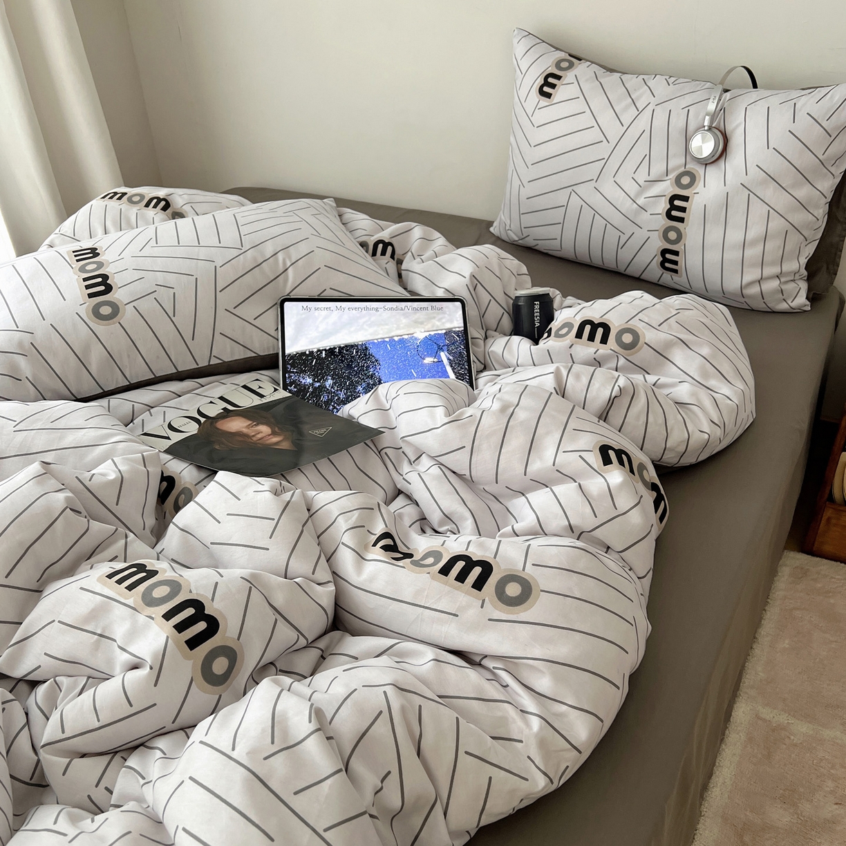 91家纺网 家纺一手货源 找家纺 雅居纺家纺 2025春夏新款全棉纯棉印花四件套 momo简约格