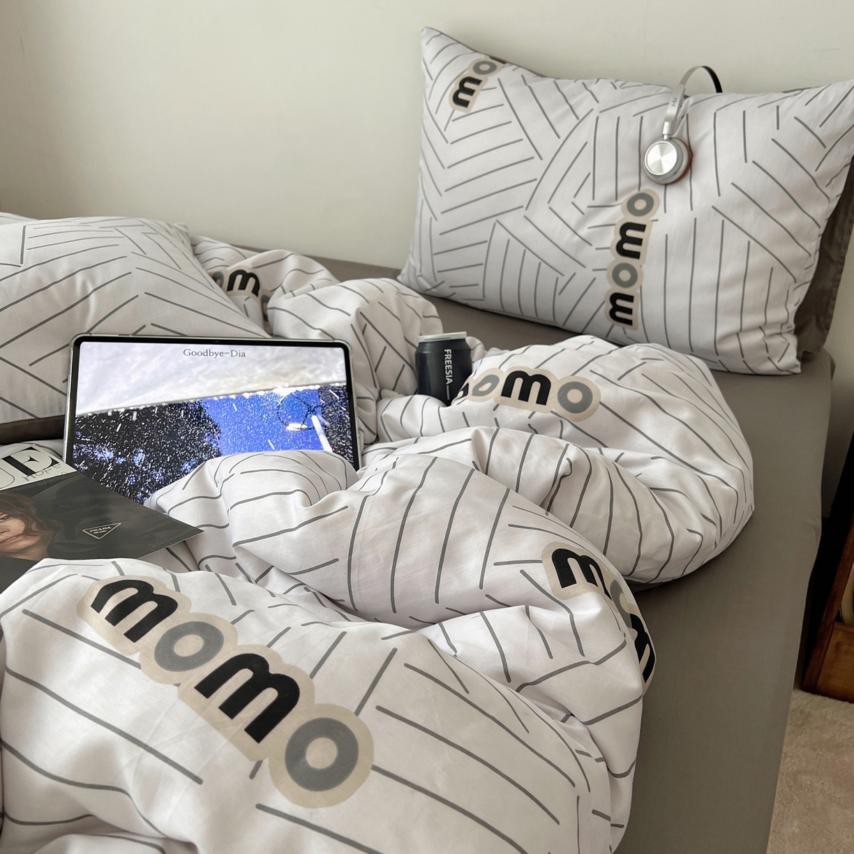 91家纺网 家纺一手货源 找家纺 雅居纺家纺 2025春夏新款全棉纯棉印花四件套 momo简约格