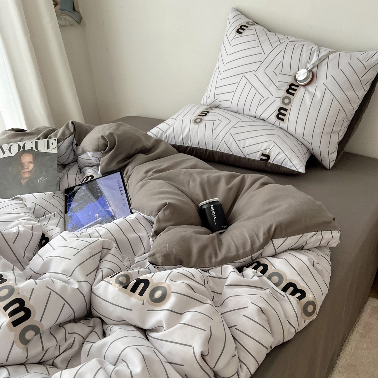 91家纺网 家纺一手货源 找家纺 雅居纺家纺 2025春夏新款全棉纯棉印花四件套 momo简约格