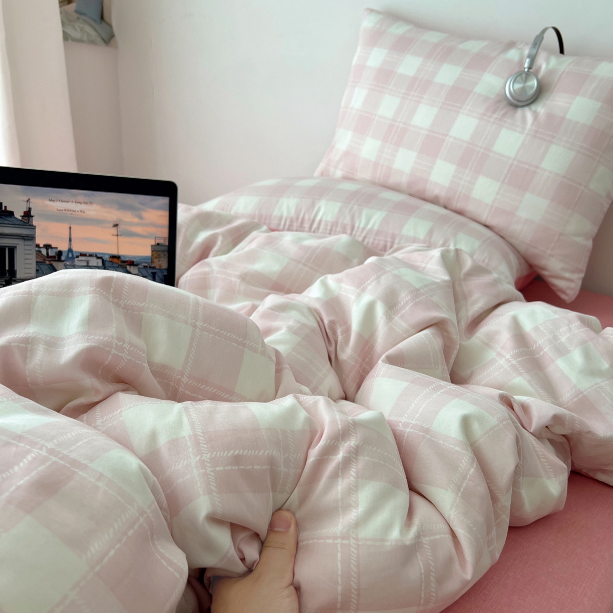 91家纺网 家纺一手货源 找家纺 雅居纺家纺 2025春夏新款全棉纯棉印花四件套 粉大格