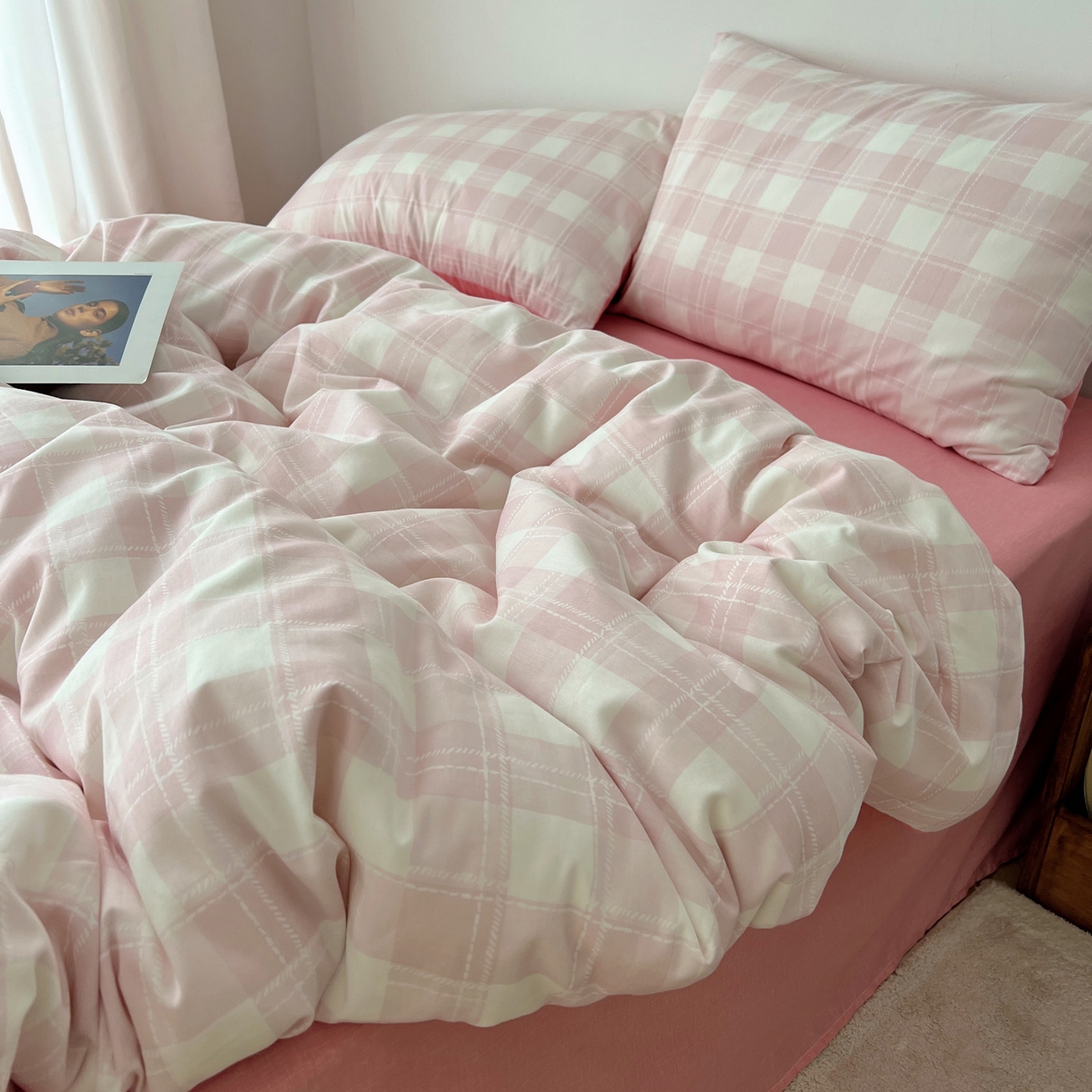 91家纺网 家纺一手货源 找家纺 雅居纺家纺 2025春夏新款全棉纯棉印花四件套 粉大格