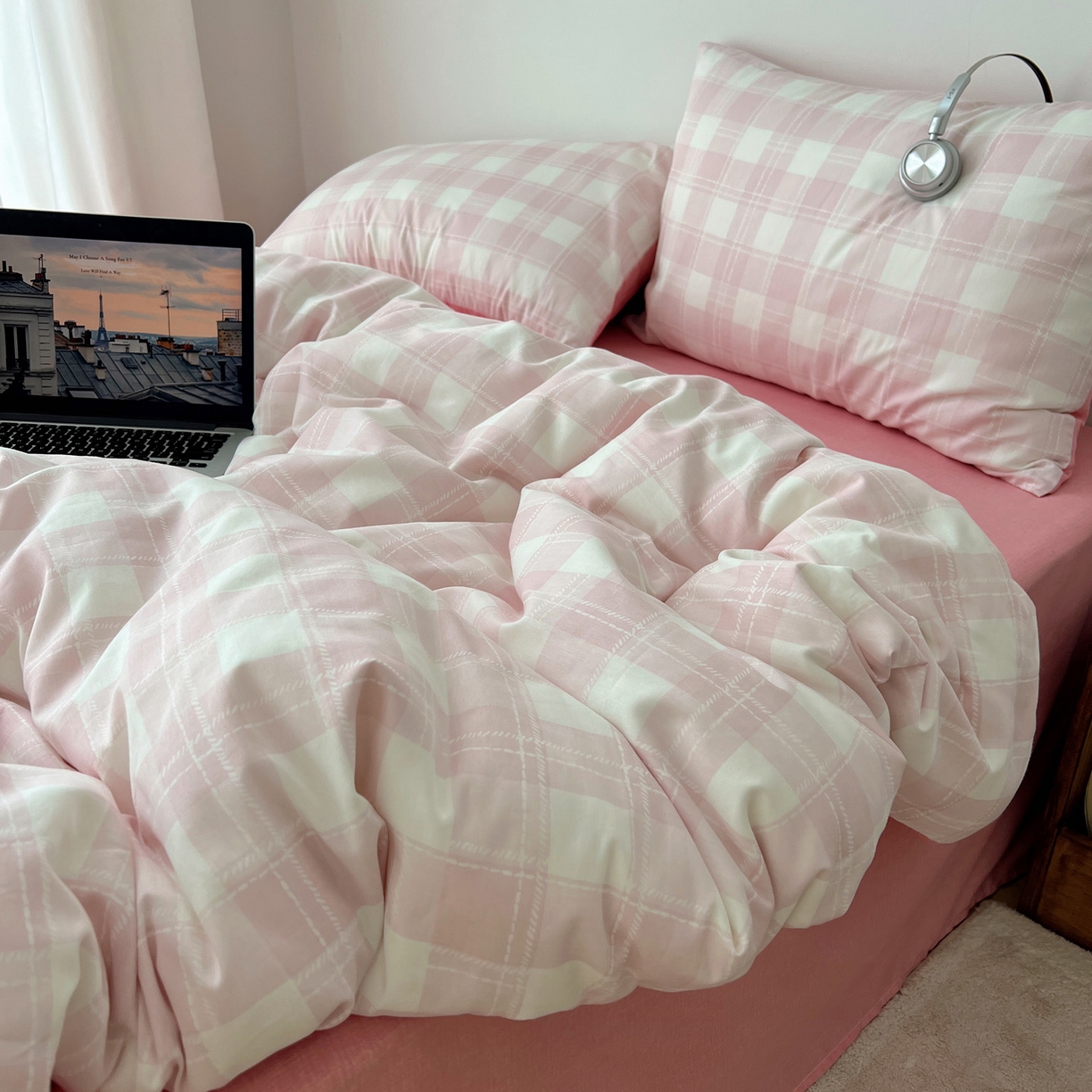 91家纺网 家纺一手货源 找家纺 雅居纺家纺 2025春夏新款全棉纯棉印花四件套 粉大格