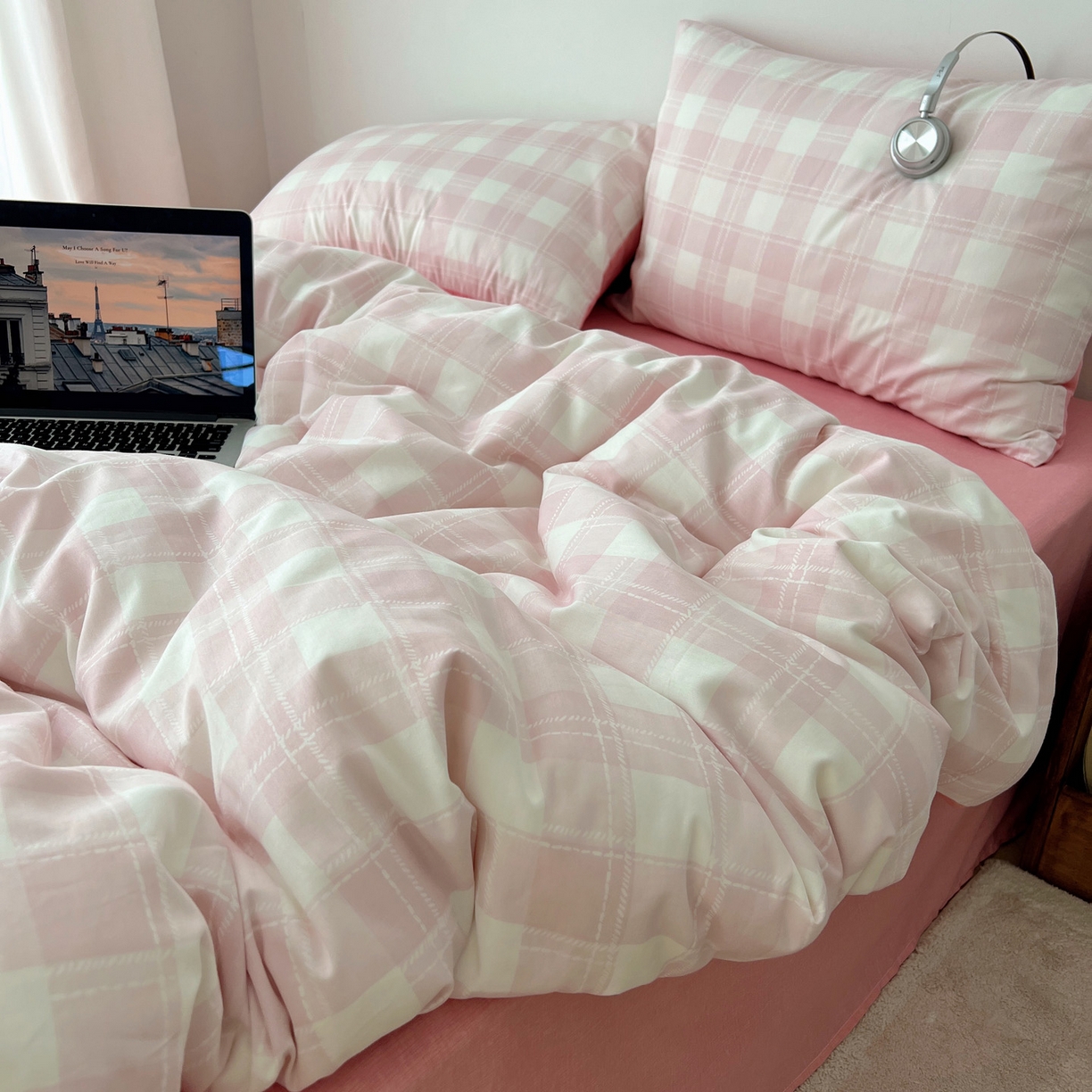 91家纺网 家纺一手货源 找家纺 雅居纺家纺 2025春夏新款全棉纯棉印花四件套 粉大格