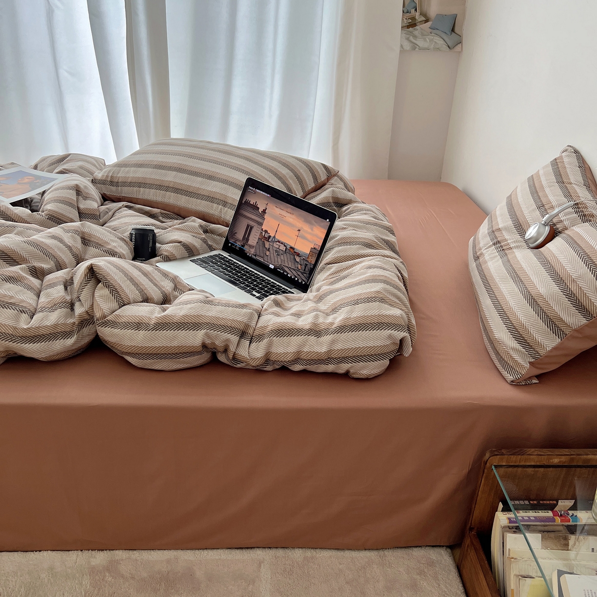 91家纺网 家纺一手货源 找家纺 雅居纺家纺 2025春夏新款全棉纯棉印花四件套 复古咖条