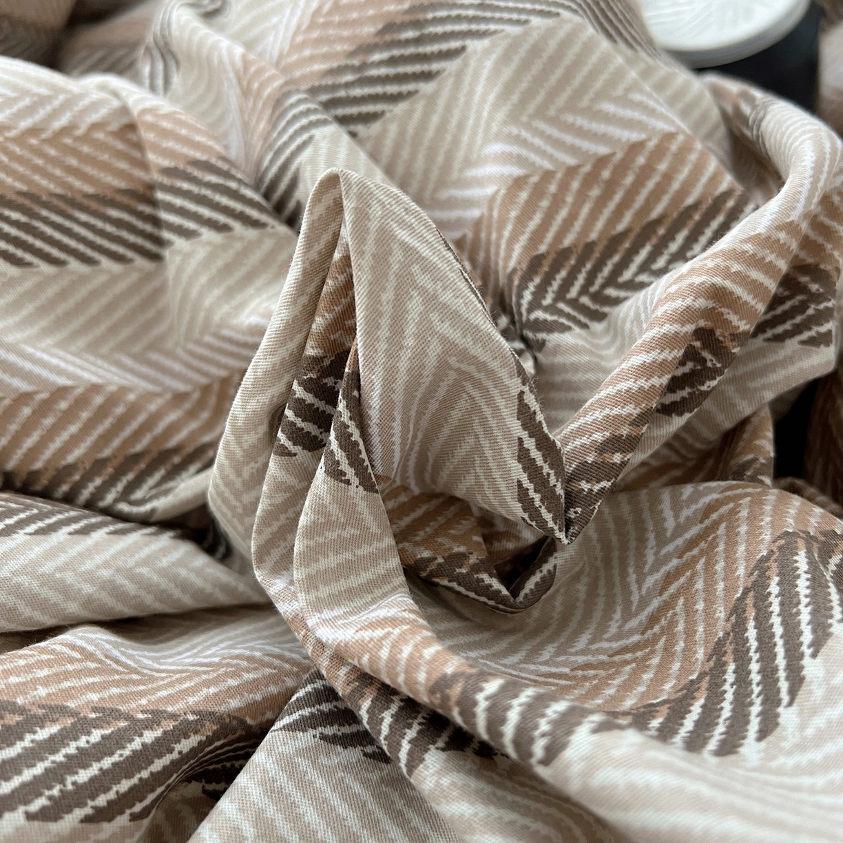 91家纺网 家纺一手货源 找家纺 雅居纺家纺 2025春夏新款全棉纯棉印花四件套 复古咖条