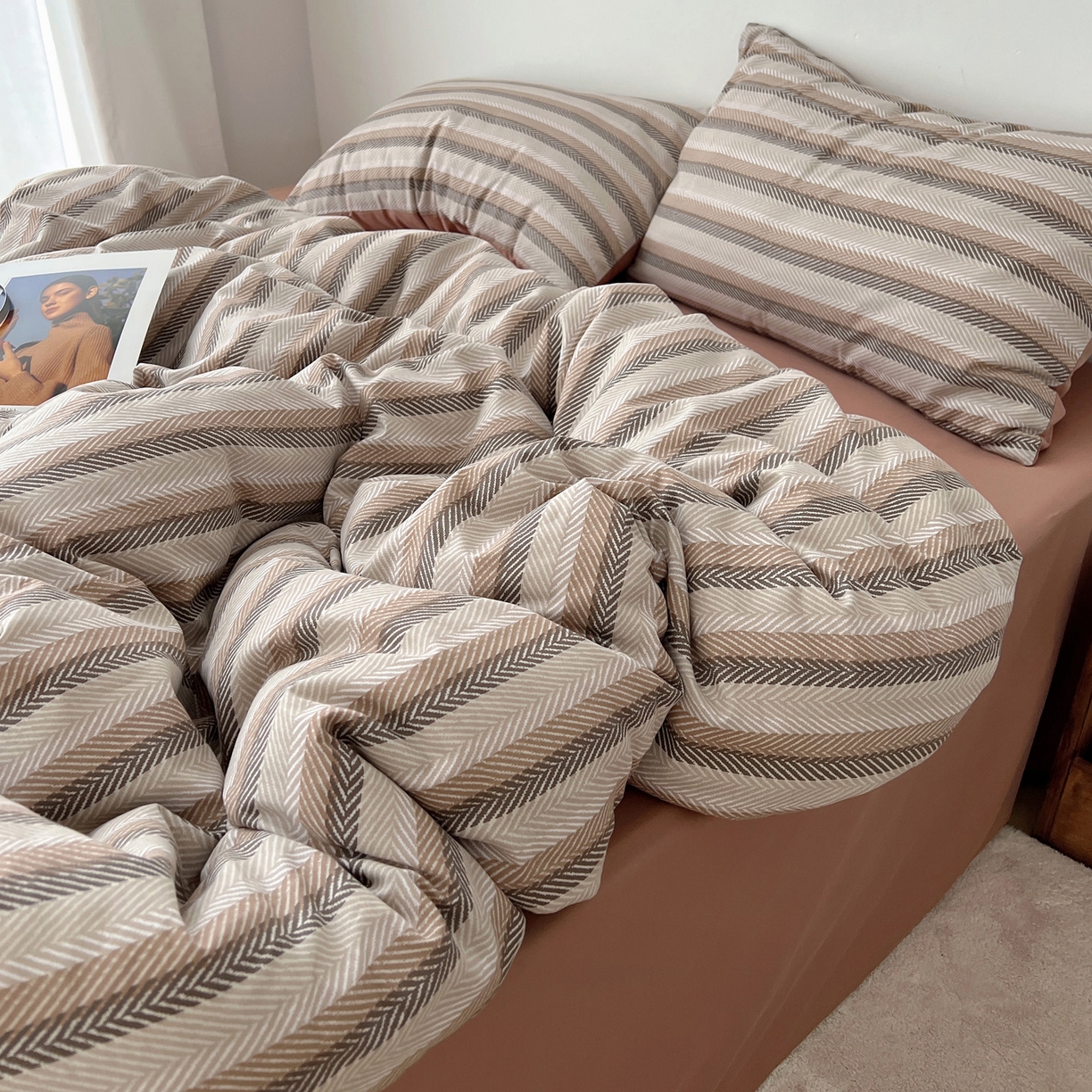 91家纺网 家纺一手货源 找家纺 雅居纺家纺 2025春夏新款全棉纯棉印花四件套 复古咖条