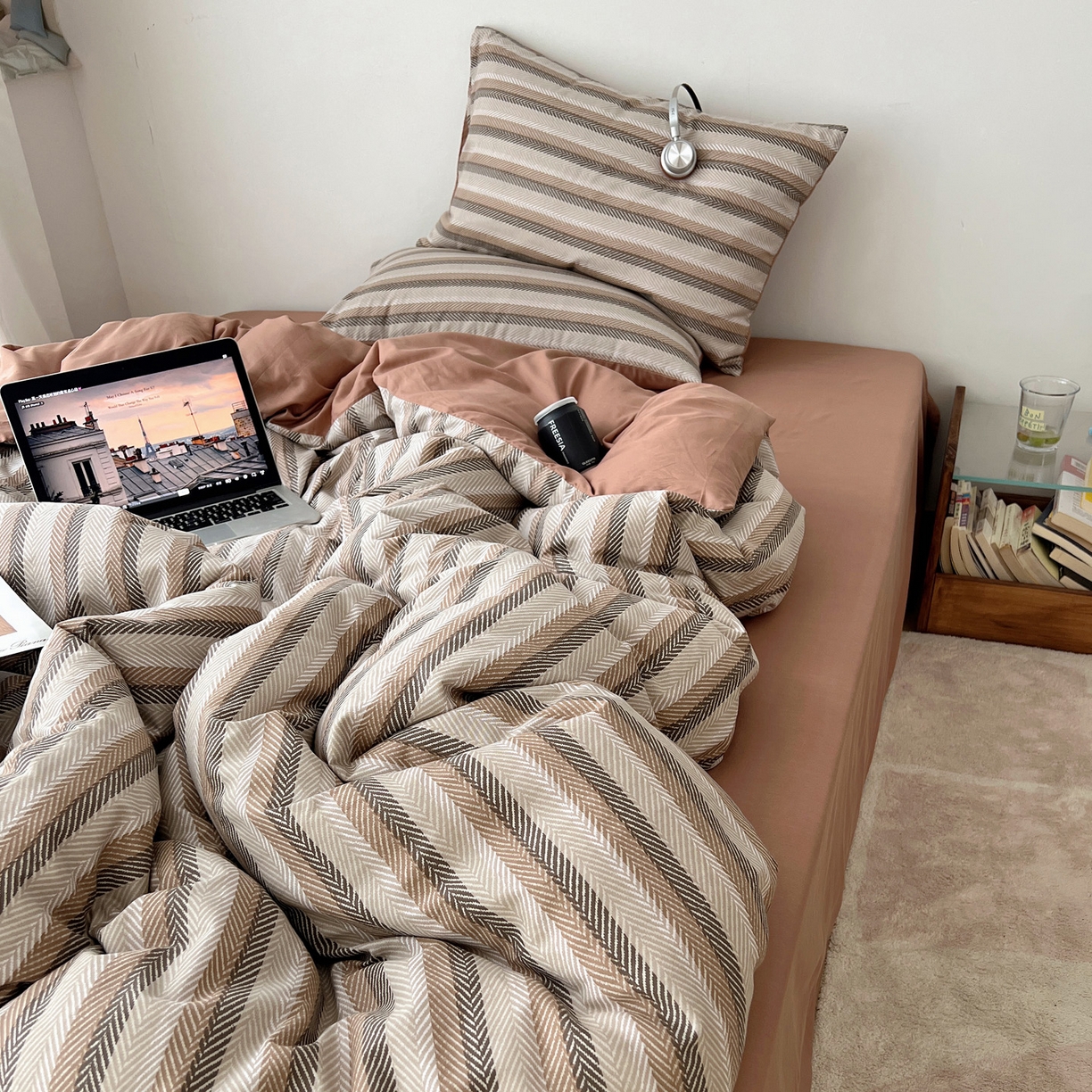 91家纺网 家纺一手货源 找家纺 雅居纺家纺 2025春夏新款全棉纯棉印花四件套 复古咖条