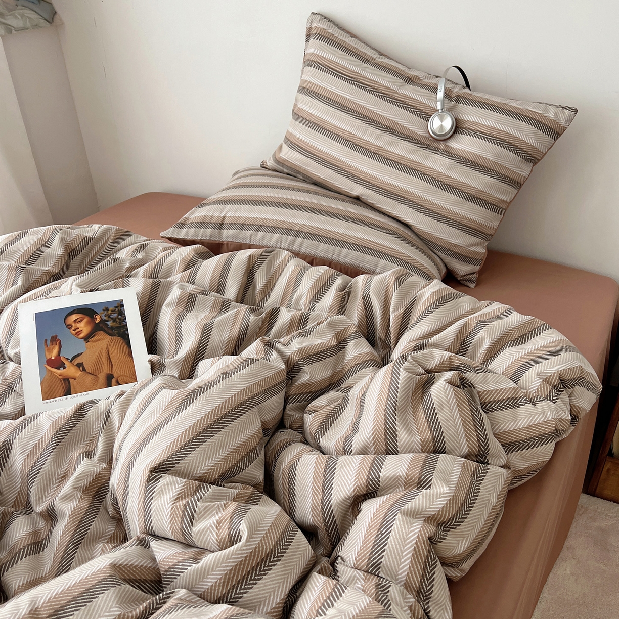 91家纺网 家纺一手货源 找家纺 雅居纺家纺 2025春夏新款全棉纯棉印花四件套 复古咖条