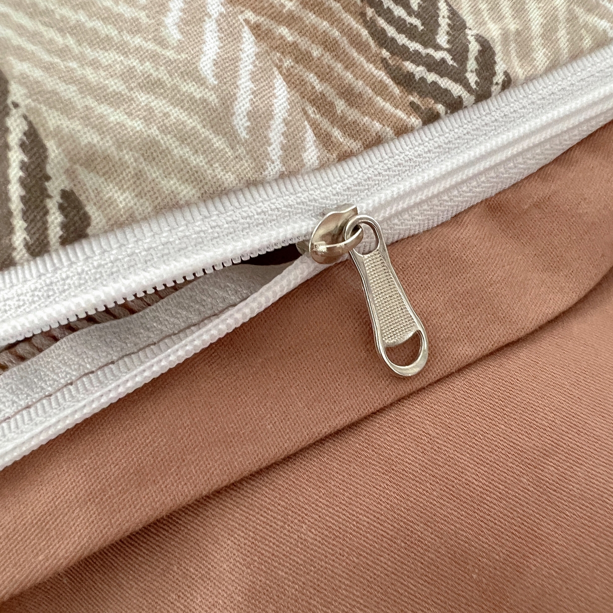 91家纺网 家纺一手货源 找家纺 雅居纺家纺 2025春夏新款全棉纯棉印花四件套 复古咖条