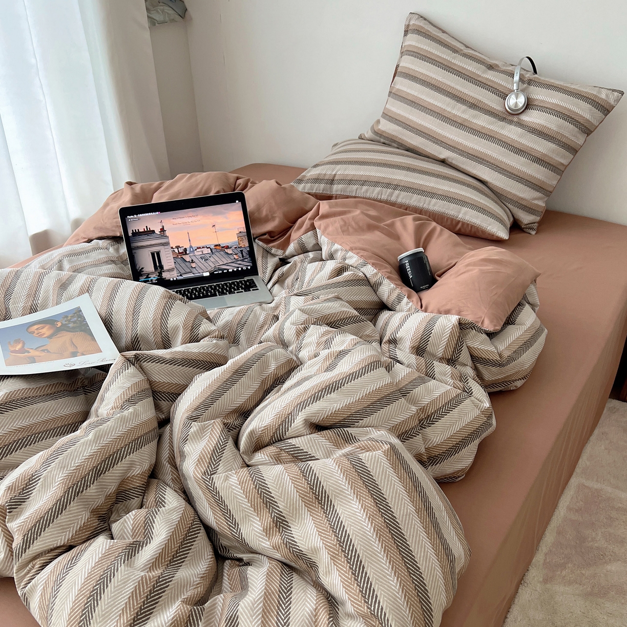 91家纺网 家纺一手货源 找家纺 雅居纺家纺 2025春夏新款全棉纯棉印花四件套 复古咖条