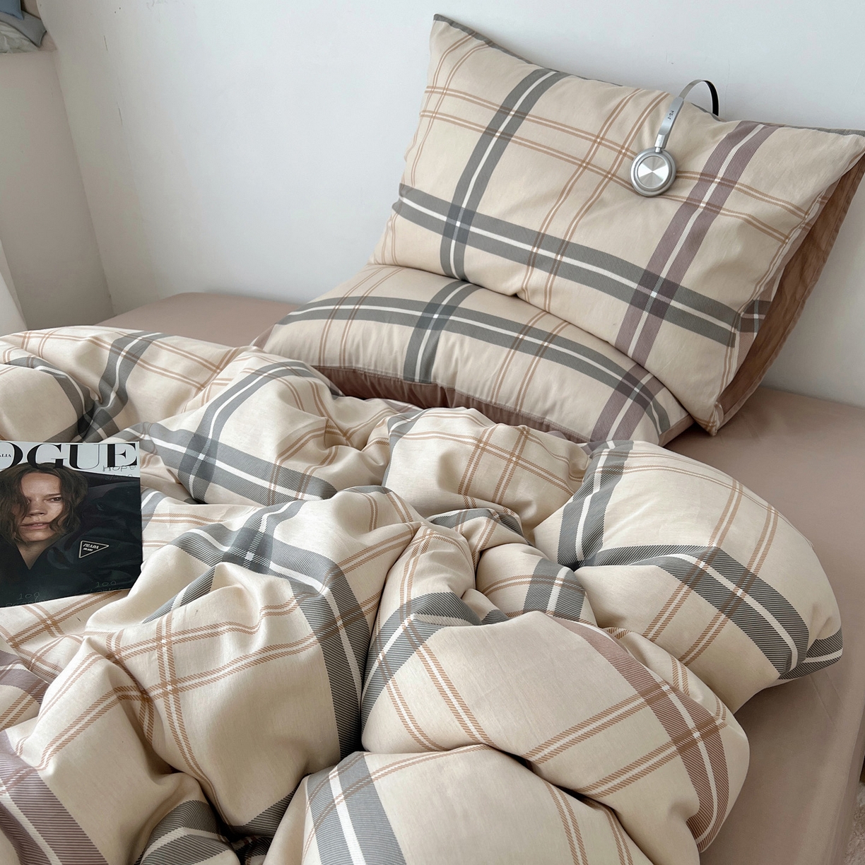 91家纺网 家纺一手货源 找家纺 雅居纺家纺 2025春夏新款全棉纯棉印花四件套 复古卡其格